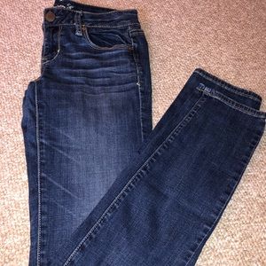 American Eagle skinny jegging jeans